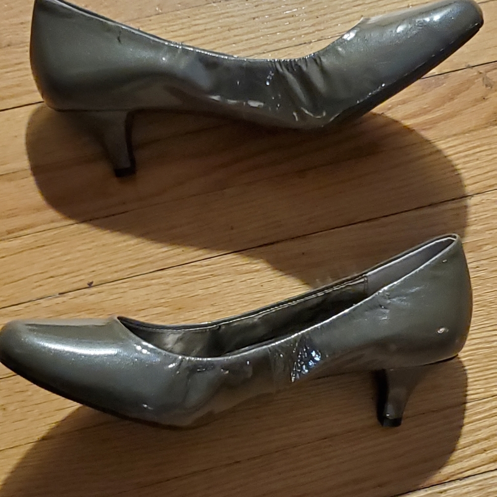 New ...me too metallic shoe